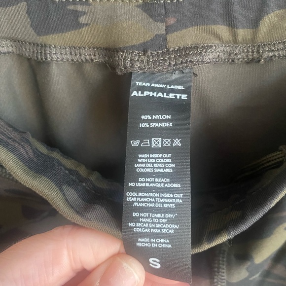 Alphalete camo army green joggers pants women’s size small - Picture 8 of 8